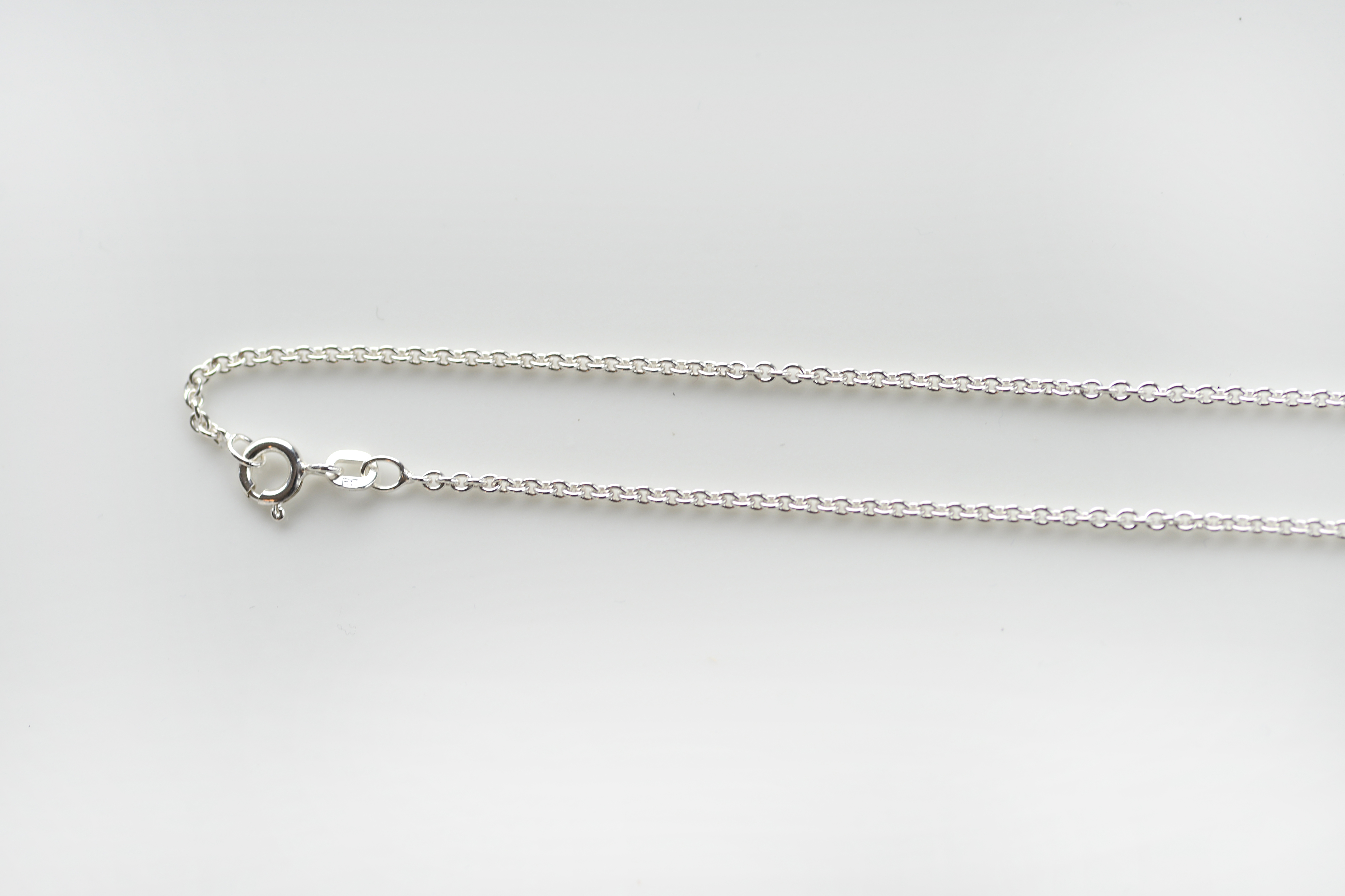 Necklace anchor